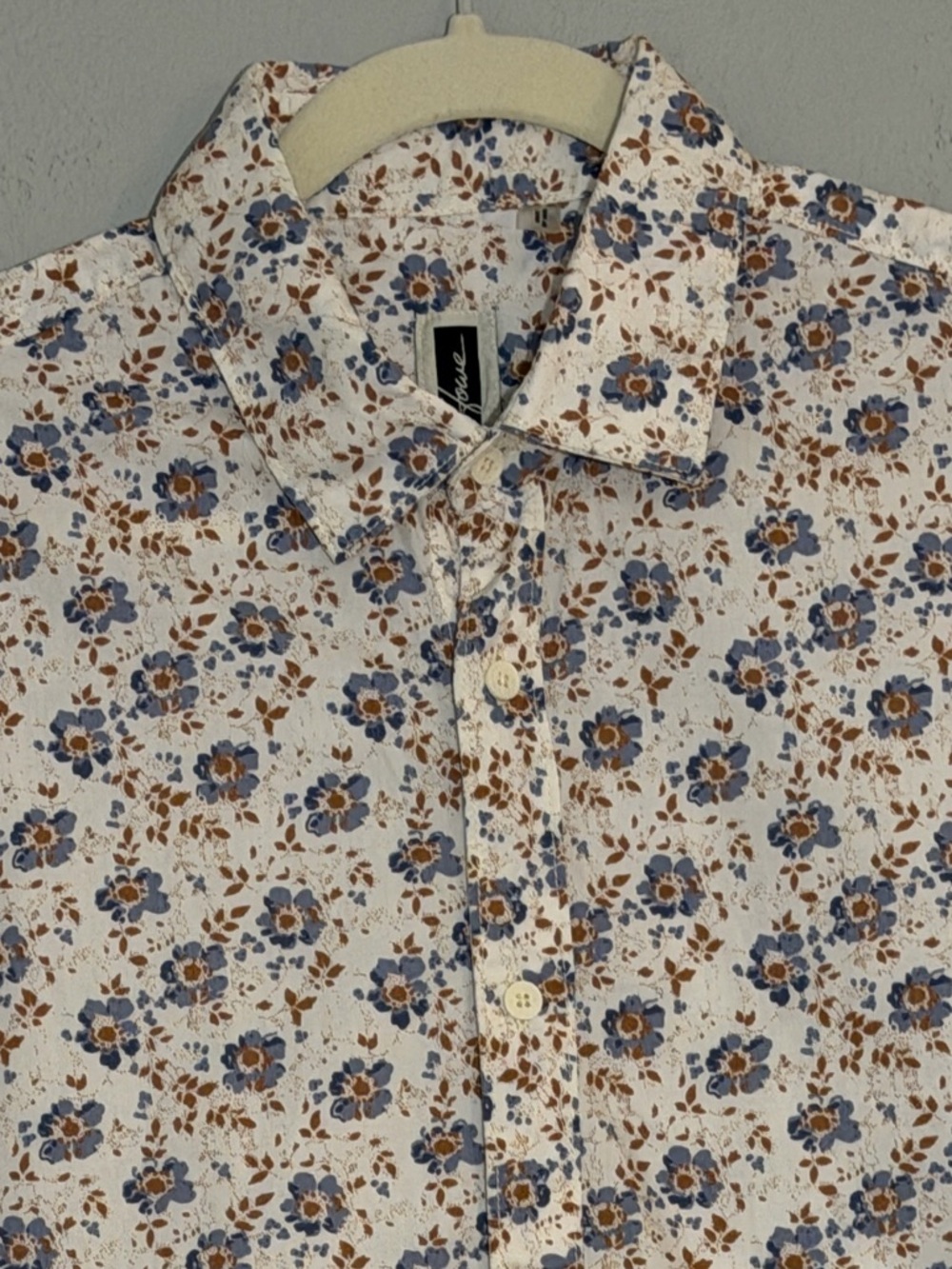 Howe Short Sleeve Floral Button Down Shirt in White/Blue/Brown Size Medium